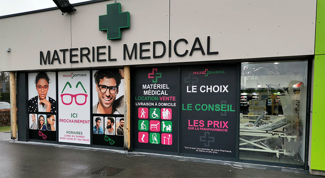 Adhésif posé sur vitrine